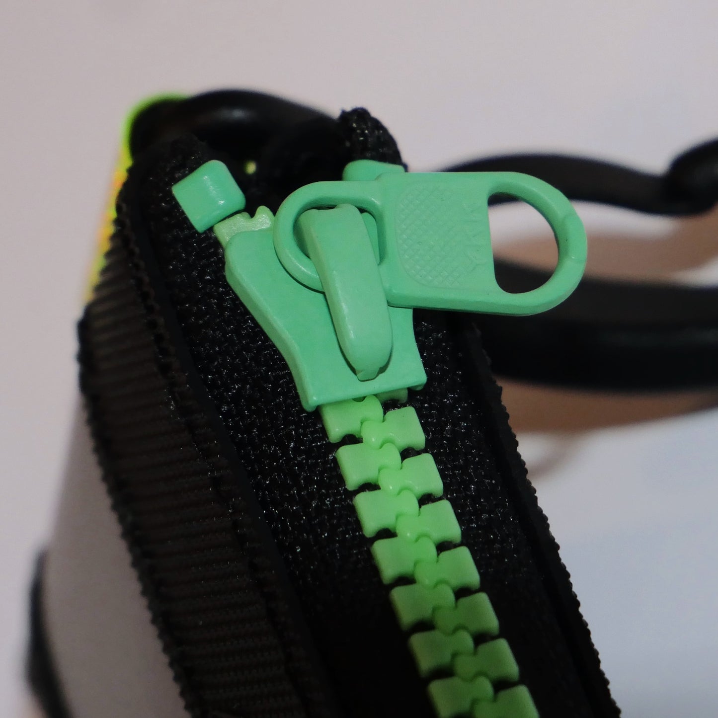 【SHIP NOW】Vibram card wallet with green zip "ROCK"