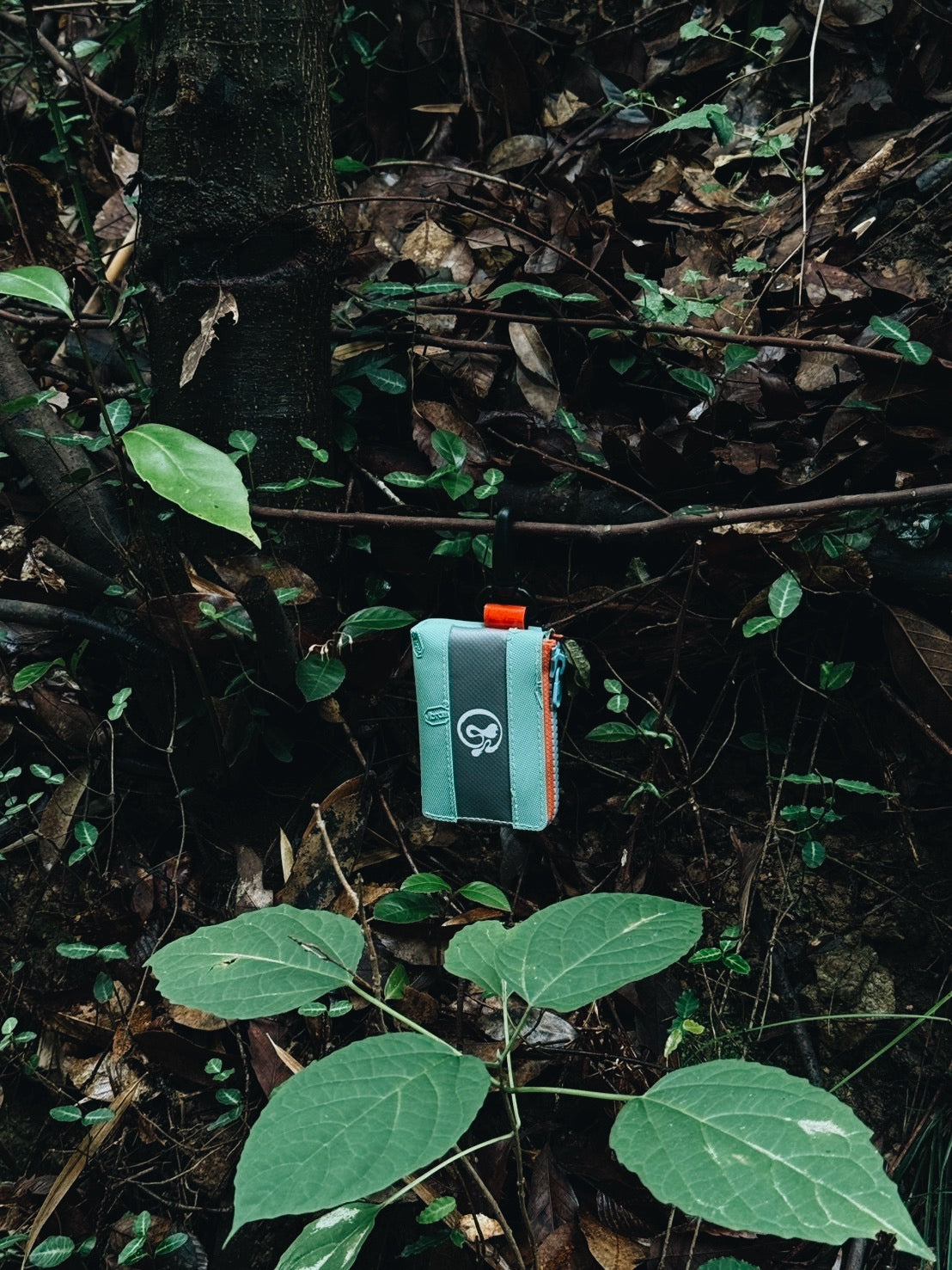 【SHIP NOW】Vibram card wallet with orange zip "Mushroom"