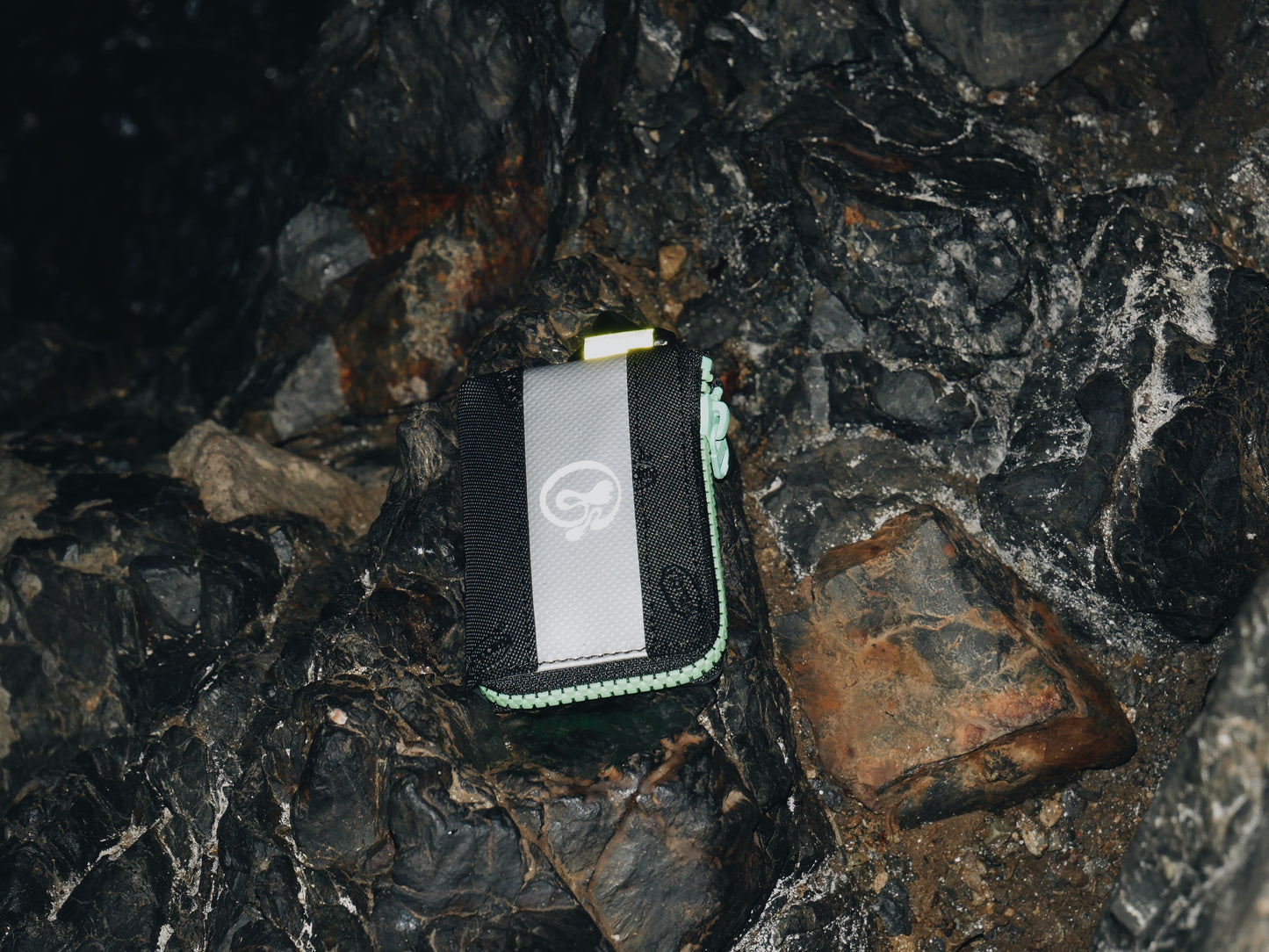【SHIP NOW】Vibram card wallet with green zip "ROCK"