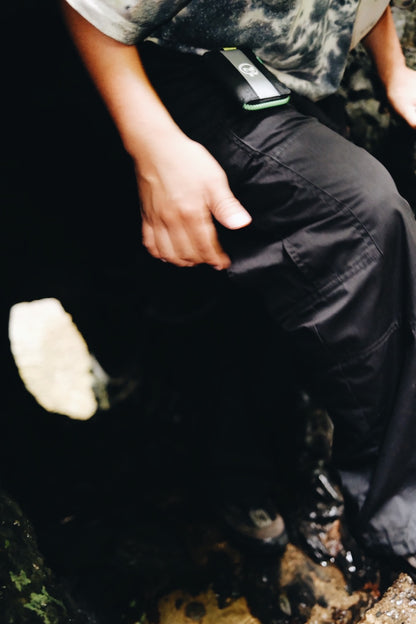 【SHIP NOW】Vibram card wallet with green zip "ROCK"